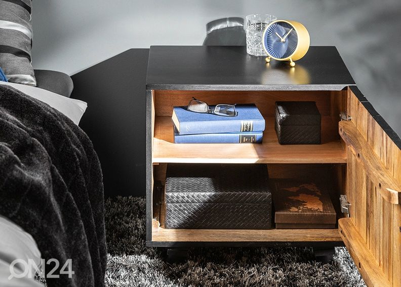 Yöpöytä Scorpion kuvasuurennos