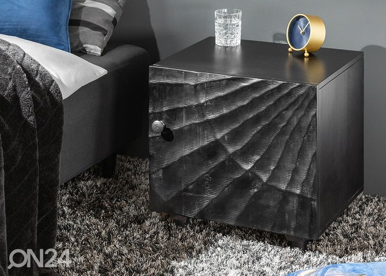 Yöpöytä Scorpion kuvasuurennos