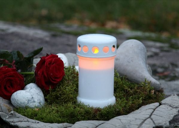 LED hautakynttilä