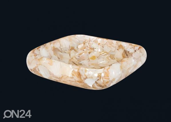 Pesuallas simpukankuorilla