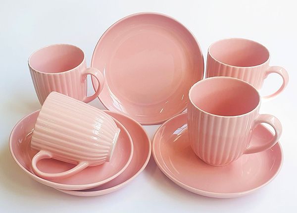 Aamiaisastiat Pink 4:lle