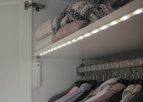LED-valonauha liiketunnistimella / yövalaisin