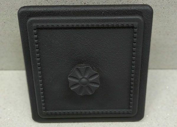 Nokiluukku 17x17 cm vetonupilla, valurautaa