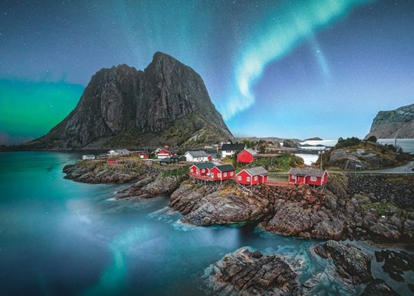 Non-woven kuvatapetti North Light in Lofoten Norway 368x254 cm