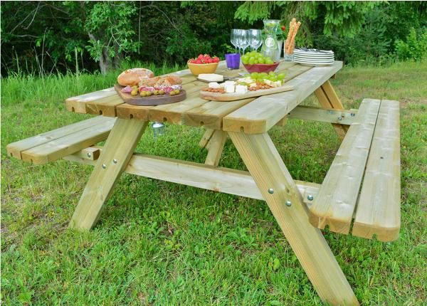 Puutarhapöytä ja penkit