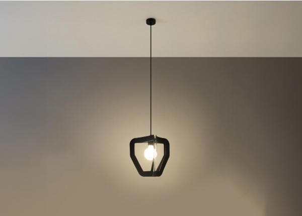 Riippuvalaisin Tres, musta