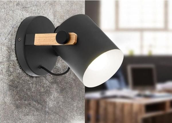 Seinävalaisin Hornwood