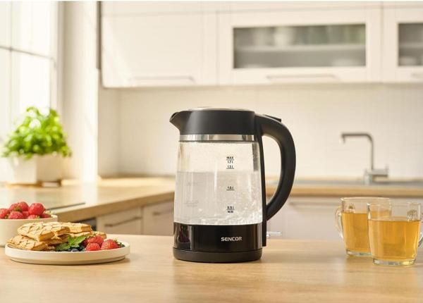 Sencor SWK2711BK -vedenkeitin lasirungolla